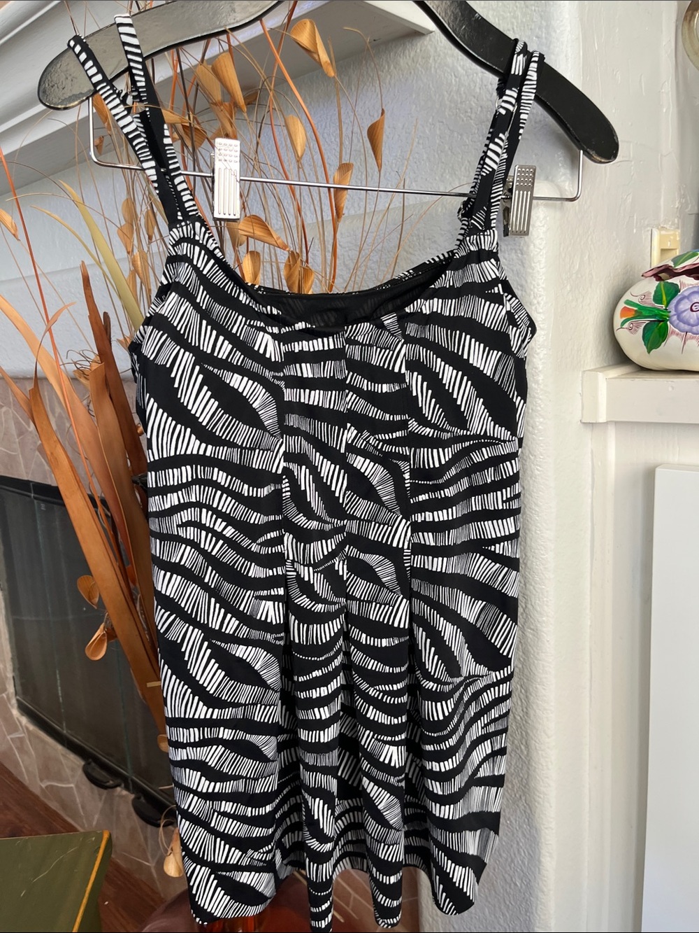 Swim Solutions Black & White Wave-Print Tankini Top